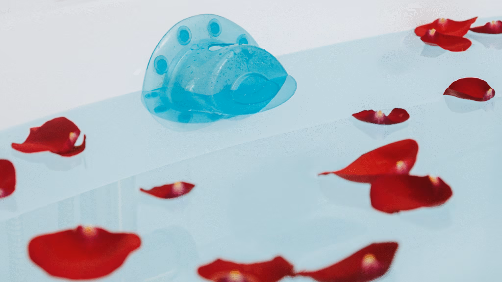 Extra Deep bathtub with rose petals